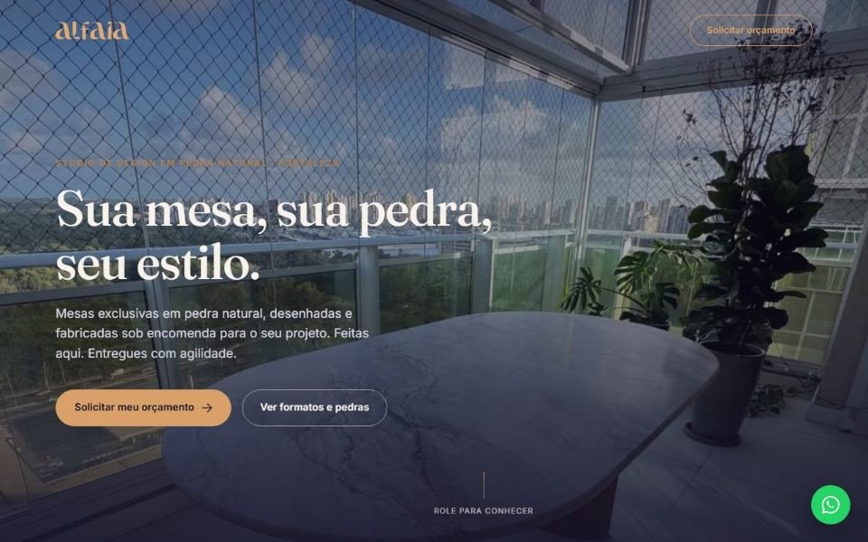 Site da Alfaia Design no computador